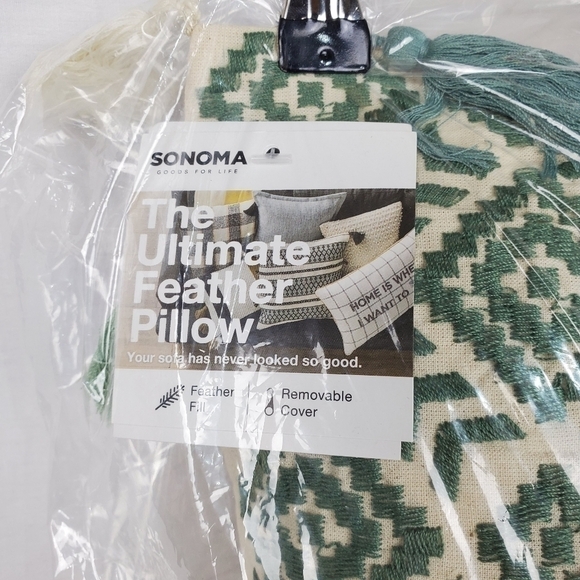 #2NWT Sonoma Ultimate Feather fill throw pillow embroidered with Tassels 14 x 22 - Picture 4 of 4